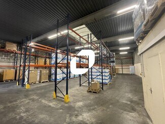 Plus de détails pour Local d'activités à louer