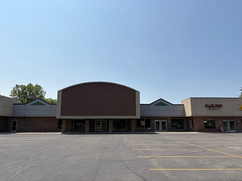 35103-35243 Grand River Ave, Farmington Hills, MI for lease - Building Photo - Image 3 of 4