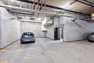 1155 Rue Saint-Charles O, Longueuil, QC for lease Interior Photo- Image 2 of 12