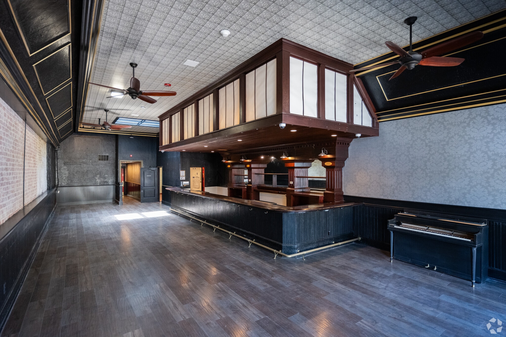 6957 Sebastopol Ave, Sebastopol, CA for sale Interior Photo- Image 1 of 15