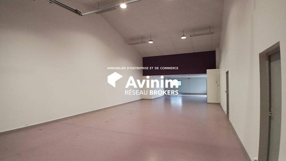 Flex in Saint-Jean-de-Braye for lease - Interior Photo - Image 3 of 10