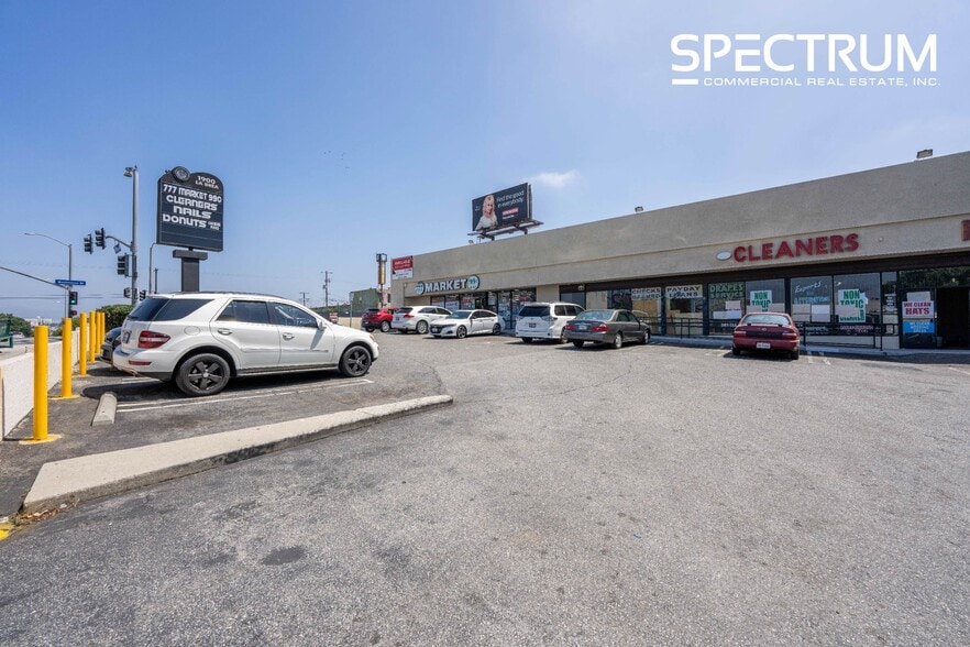 1900 S La Brea Ave, Los Angeles, CA à louer - Photo du bâtiment - Image 2 de 10