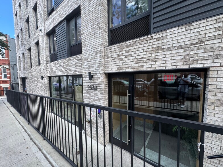 2330 Cambreleng Ave, Bronx, NY à louer - Photo du bâtiment - Image 3 de 11