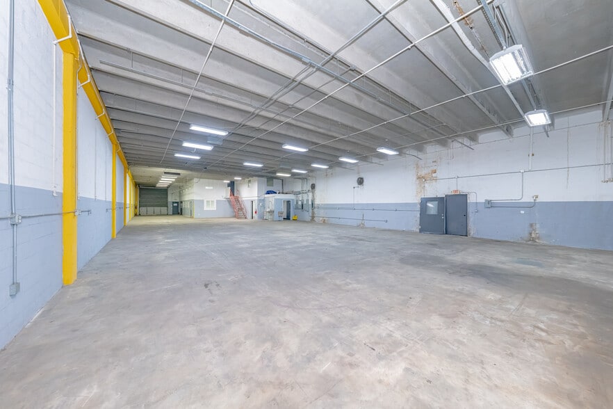 2335-2337 NW 149th St, Opa Locka, FL for lease - Building Photo - Image 2 of 12