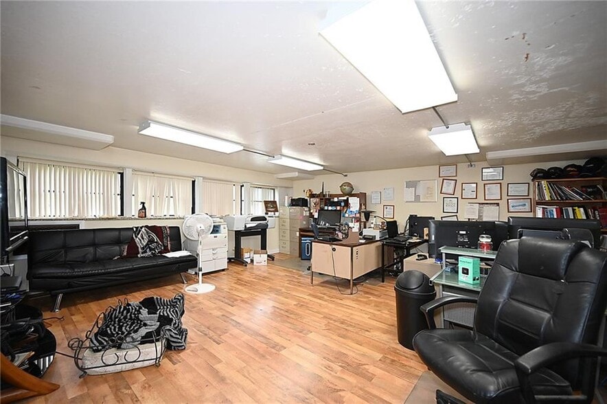 205 W Brasfield St, Smithville, MO à vendre - Photo intérieure - Image 3 de 12