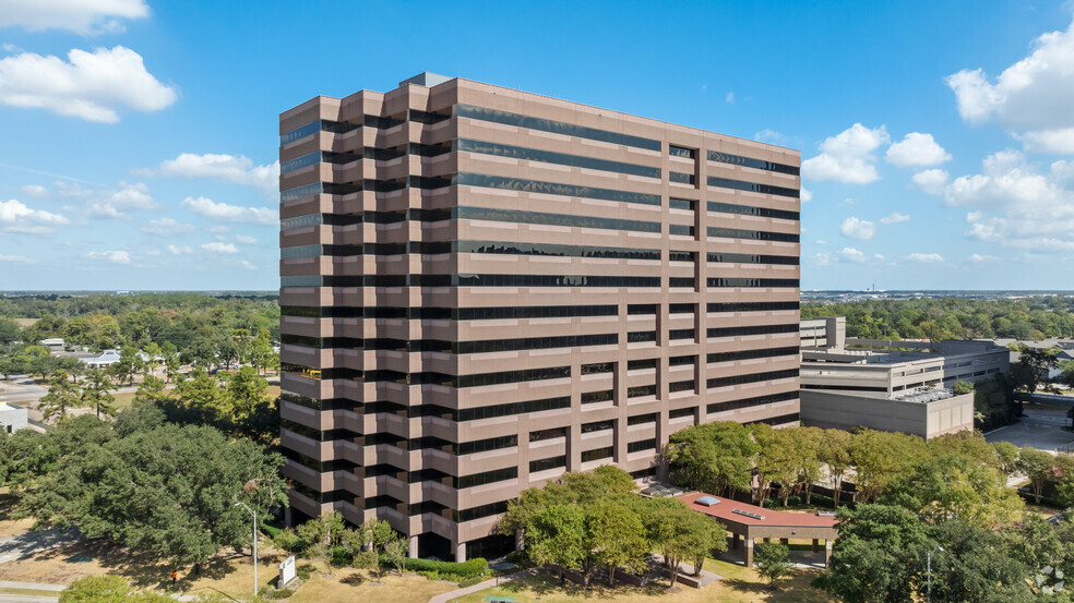 12450 Greenspoint Dr, Houston, TX à vendre - Photo principale - Image 1 de 1