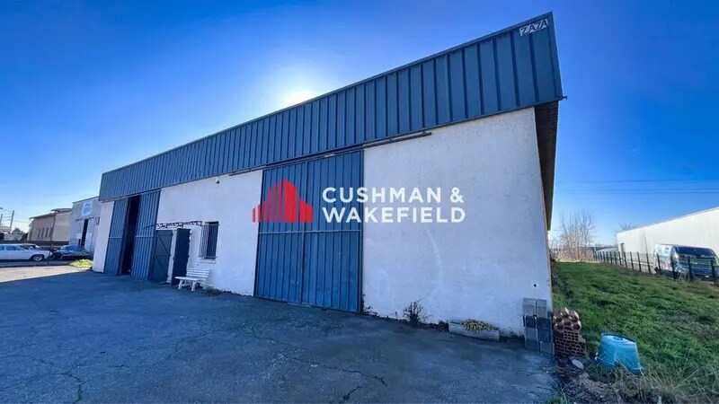 Flex in Saint-Alban for lease Building Photo- Image 1 of 5