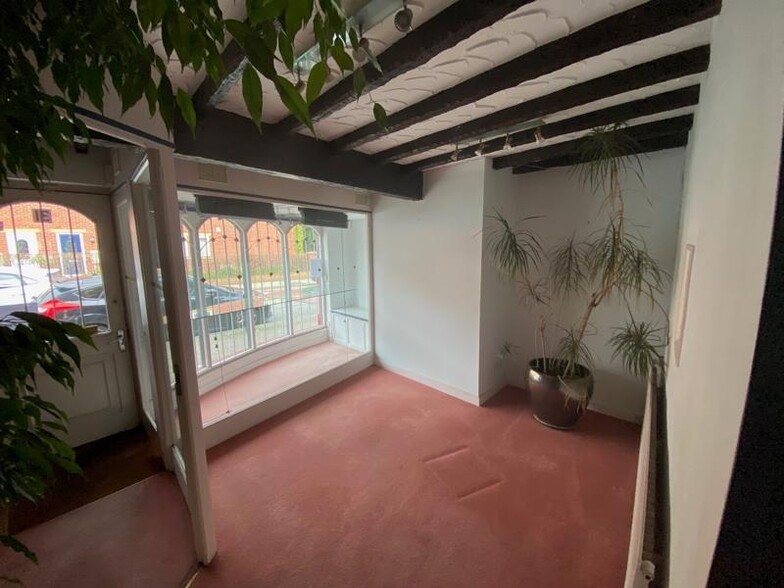 31 Church Rd, Cheadle for sale - Interior Photo - Image 3 of 6