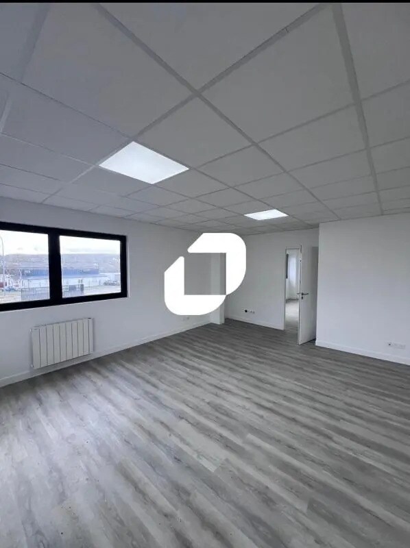 Office in Meaux for lease Interior Photo- Image 1 of 6