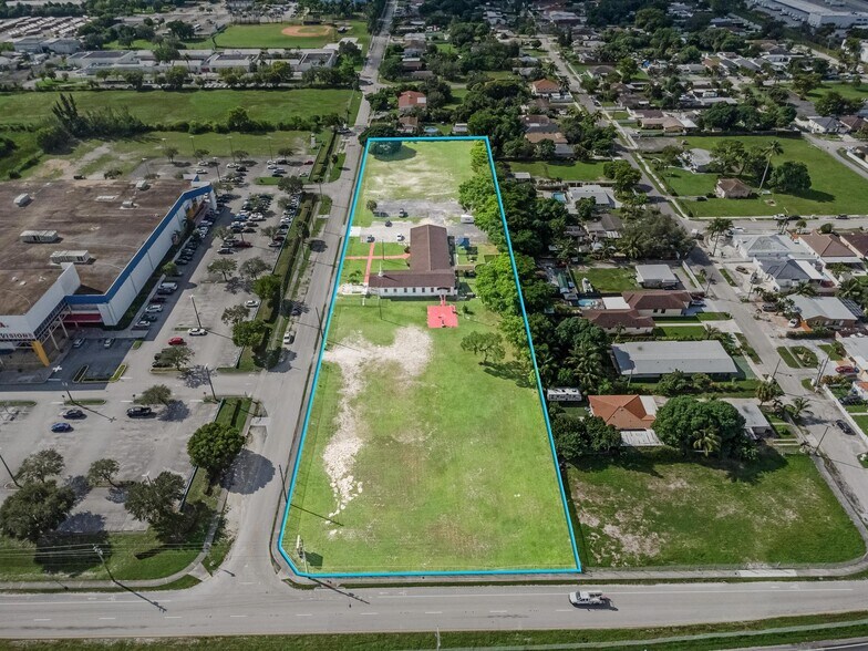 16600 NW 44th Ct, Opa Locka, FL à louer - Photo du bâtiment - Image 1 de 18