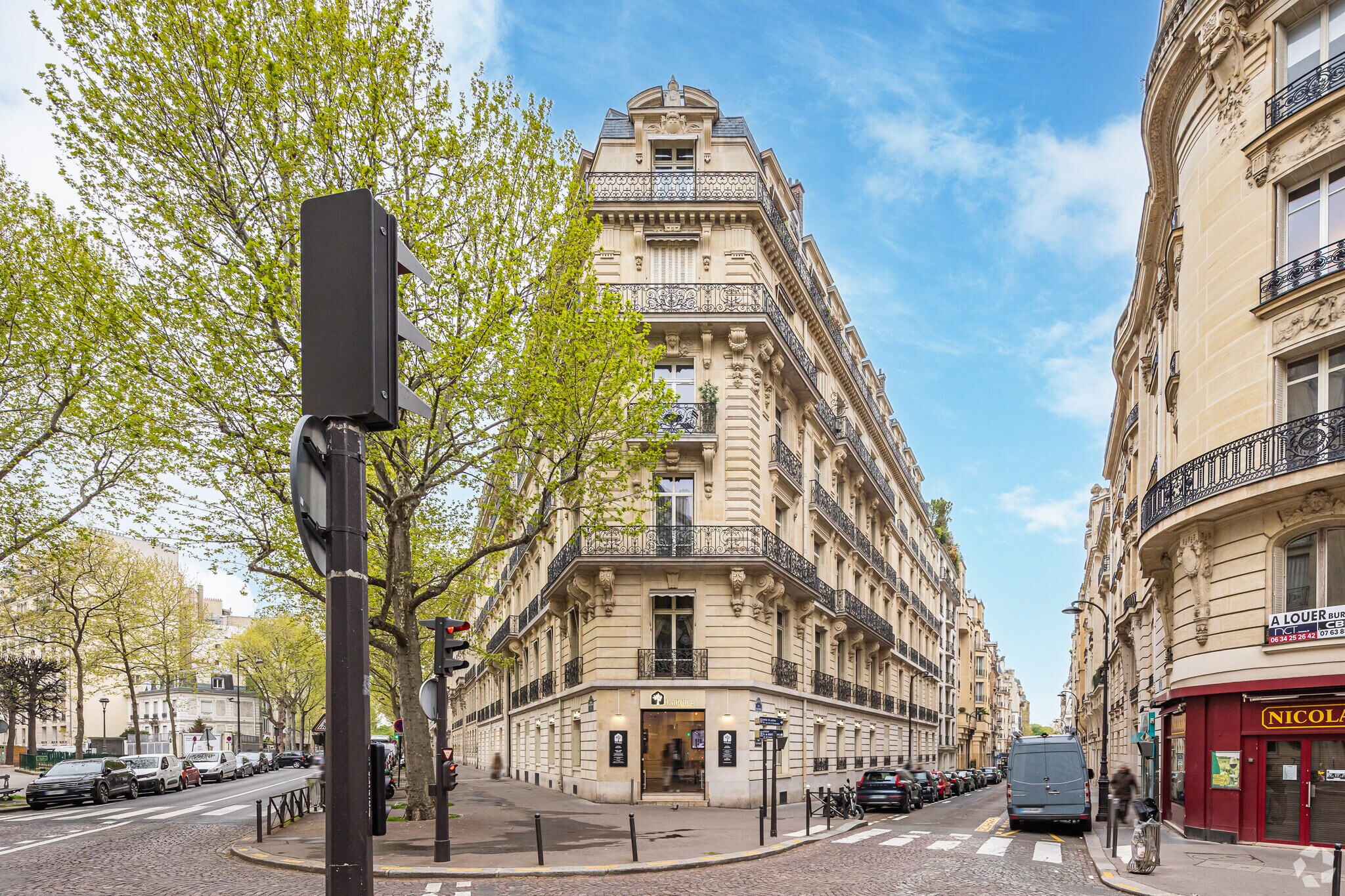 Immeuble residentiel dans Paris à vendre Photo principale- Image 1 de 2