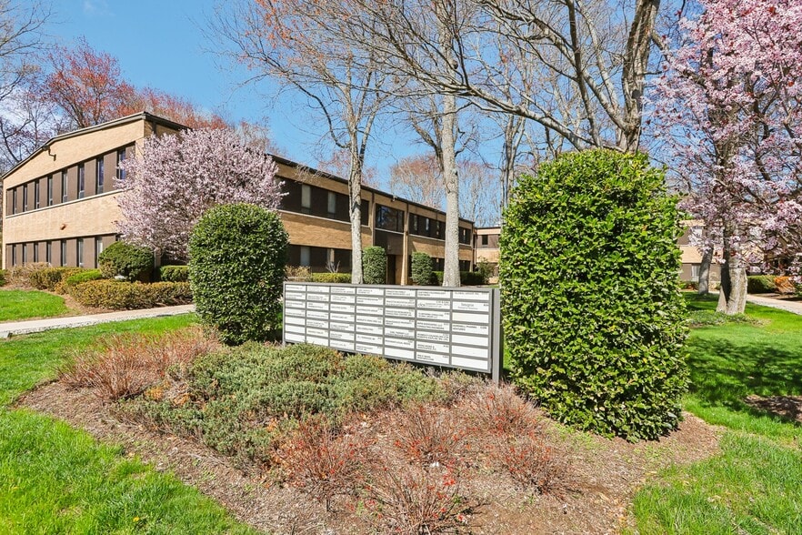 12 Roszel Rd, Princeton, NJ à vendre - Photo du bâtiment - Image 2 de 7