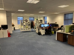 21 Gander Ln, Barlborough for lease Interior Photo- Image 2 of 3