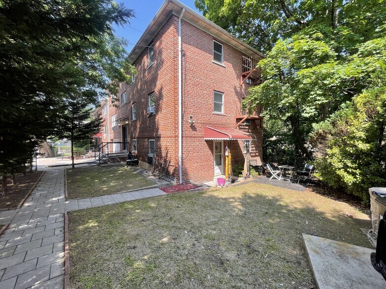 5834 Fieldston Rd, Bronx, NY à vendre - Photo du bâtiment - Image 2 de 7