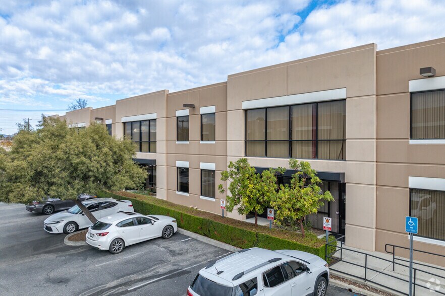 41120 Elm St, Murrieta, CA à louer - Photo du bâtiment - Image 2 de 5