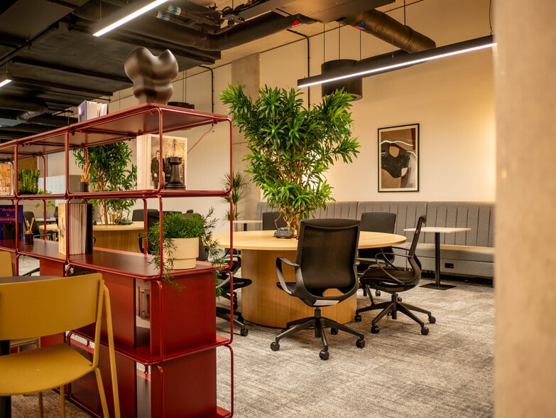 135 Park St, London for lease - Interior Photo - Image 3 of 25