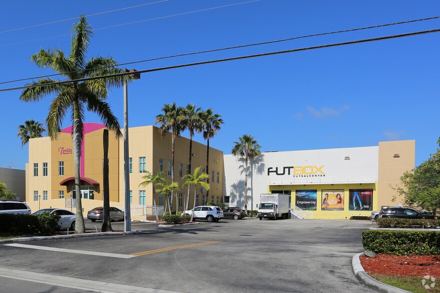 3500-3508 NW 114th Ave, Miami, FL à louer - Photo du bâtiment - Image 2 de 4