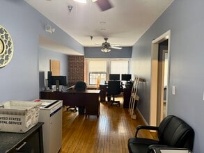 300 E Main St, Johnson City, TN à louer Photo intérieure- Image 2 de 7