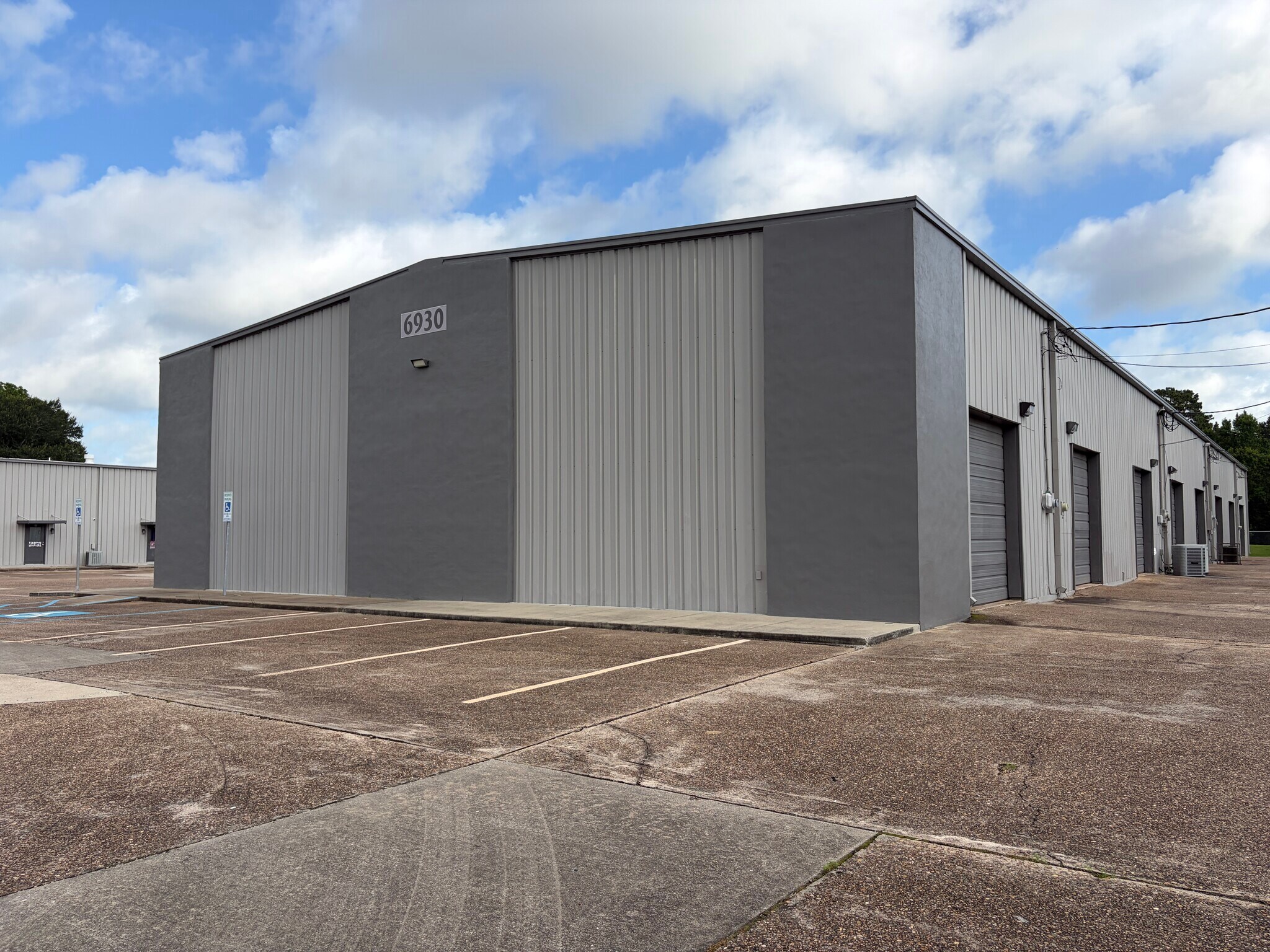 6930 College St, Beaumont, TX for lease Building Photo- Image 1 of 22