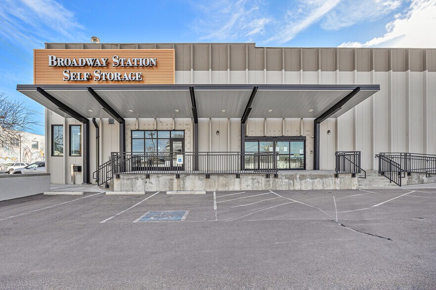 1475 S Acoma St, Denver, CO à vendre - Photo du bâtiment - Image 2 de 31