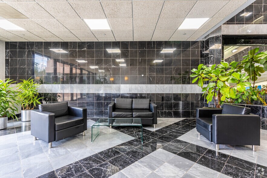 2137 State Route 35, Holmdel, NJ à louer - Numérisation 3D de Matterport - Image 2 de 28