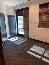 42104 N Venture Ct, Anthem, AZ for lease Interior Photo- Image 2 of 2