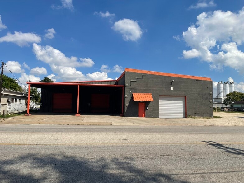 7207 Navigation Blvd, Houston, TX for sale - Building Photo - Image 1 of 24