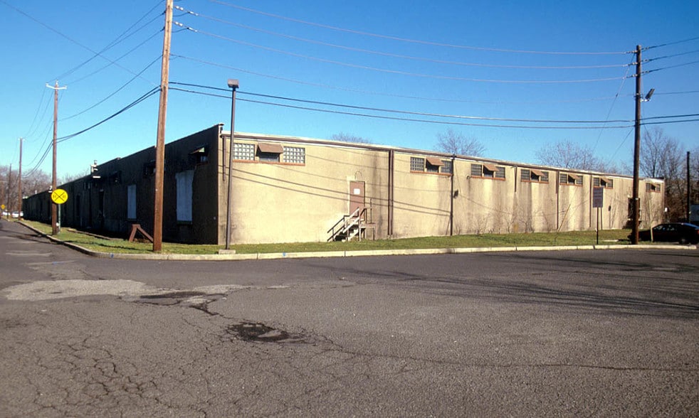 10 Malcolm Ave, Teterboro, NJ for lease - Building Photo - Image 2 of 8