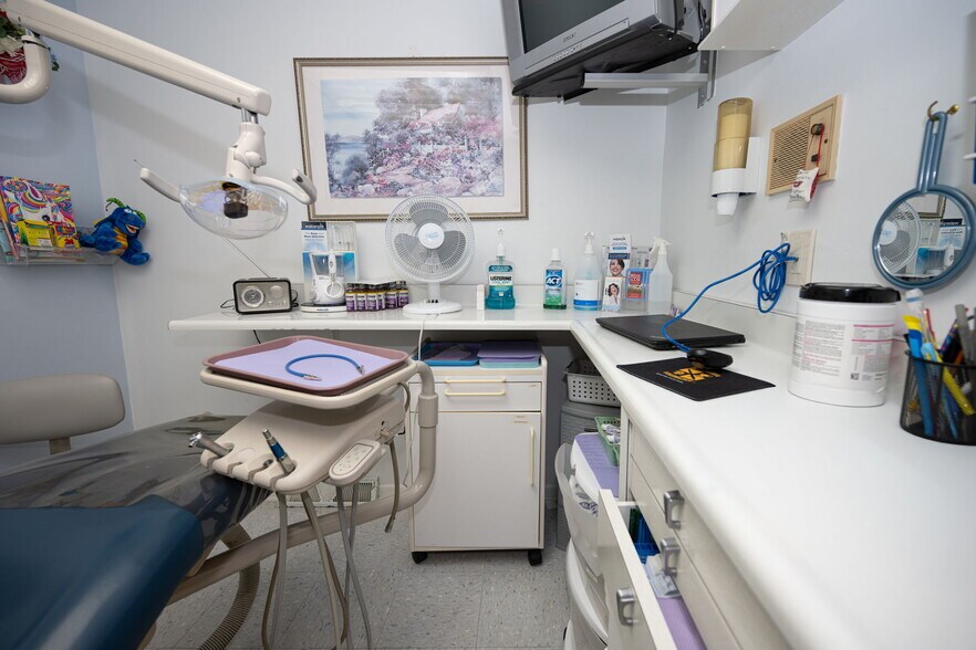 1616 Abbott Rd, Lackawanna, NY à vendre - Photo du bâtiment - Image 3 de 9