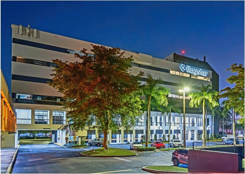 5550 Glades Rd, Boca Raton, FL à louer - Photo du bâtiment - Image 2 de 8