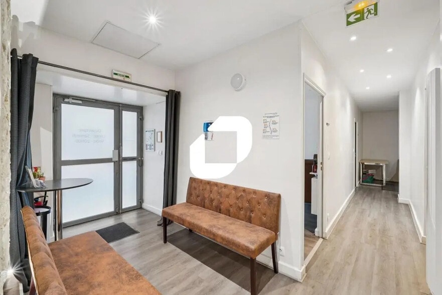 8 Rue Clapeyron, Paris for sale - Interior Photo - Image 3 of 13