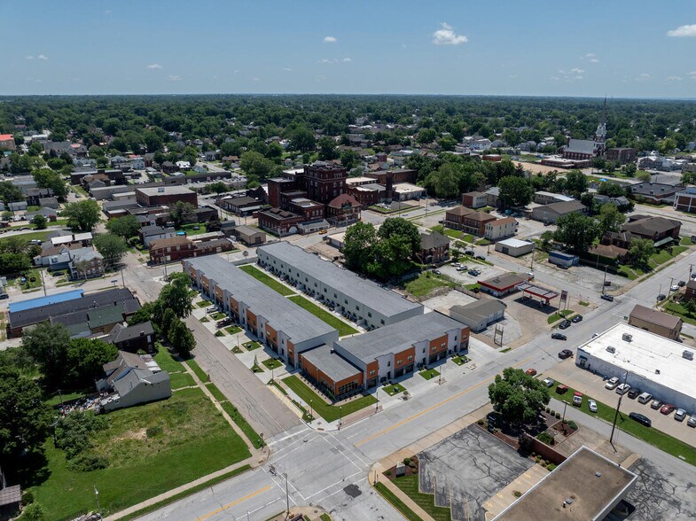 201 S 8th St, Quincy, IL à vendre - Photo du bâtiment - Image 2 de 36