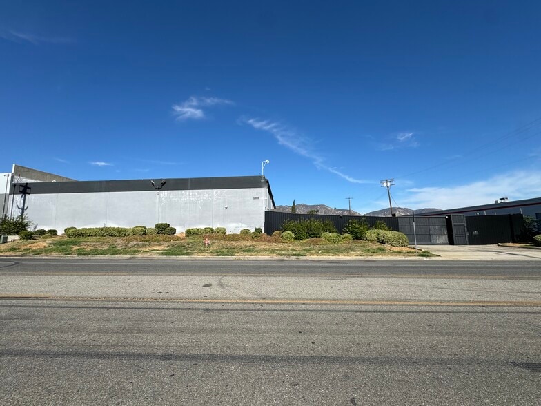 13042 Bradley Ave, Sylmar, CA for sale - Primary Photo - Image 1 of 8