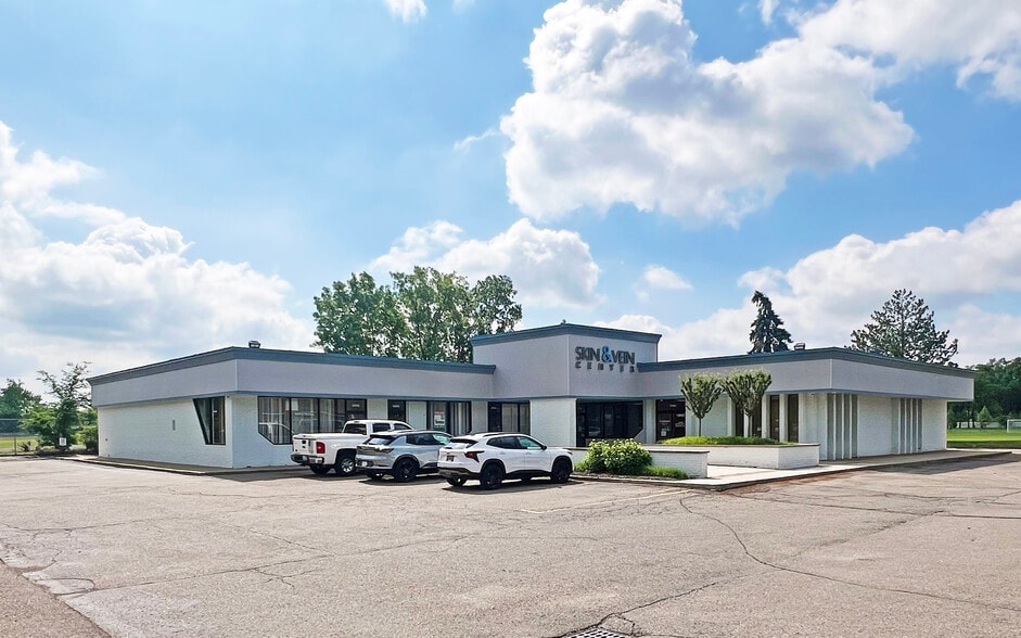 10982-10992 Middlebelt Rd, Livonia, MI for lease - Building Photo - Image 2 of 9