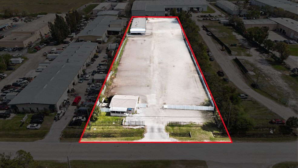 12895 Automobile Blvd, Clearwater, FL à louer - Photo du bâtiment - Image 3 de 12