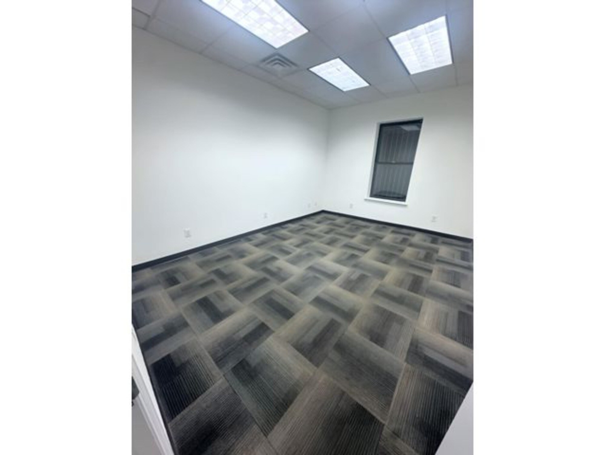 1328 New York Ave, Huntington Station, NY for lease Primary Photo- Image 1 of 25