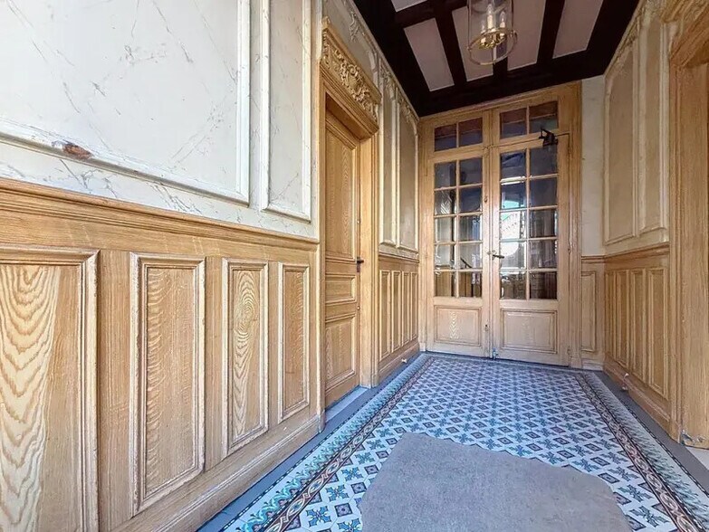 2 Place Des Victoires, Asnières-sur-Seine for lease - Interior Photo - Image 2 of 10