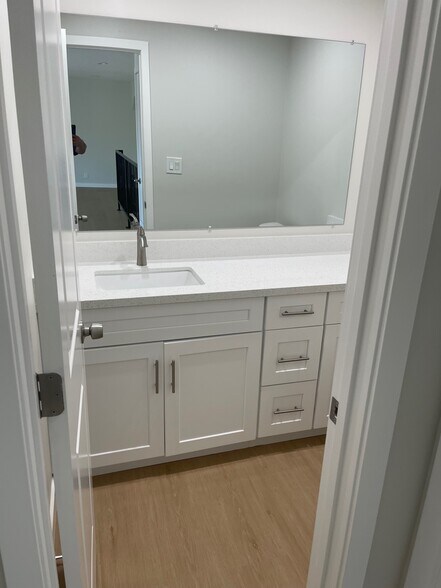 924 Main St, El Segundo, CA à vendre - Photo du bâtiment - Image 2 de 11