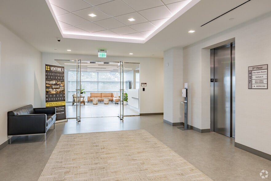 555 Belaire Ave, Chesapeake, VA for lease - Interior Photo - Image 2 of 25