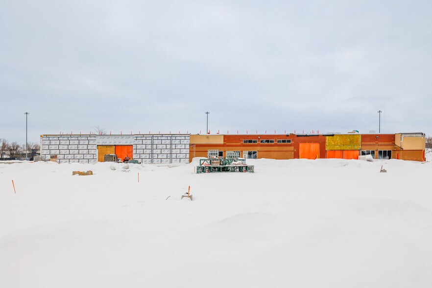 300 Rue Sicard, Ste-Thérèse, QC for lease - Construction Photo - Image 2 of 2
