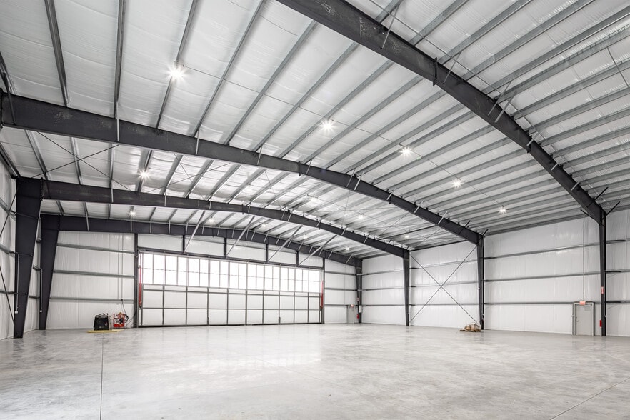 1844 Airport Dr, Ball Ground, GA for sale - Interior Photo - Image 2 of 6