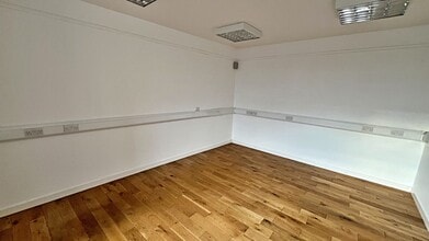 16 South Beach, Isle Of Lewia for lease Interior Photo- Image 2 of 18