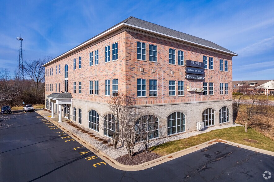 1245 Cheyenne Ave, Grafton, WI à louer - Photo du bâtiment - Image 2 de 11