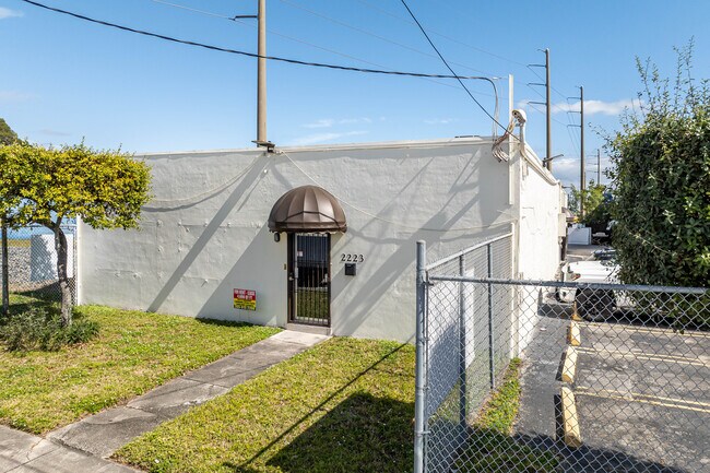 Plus de détails pour 2223 NW 26th Ave, Miami, FL - Industriel à louer