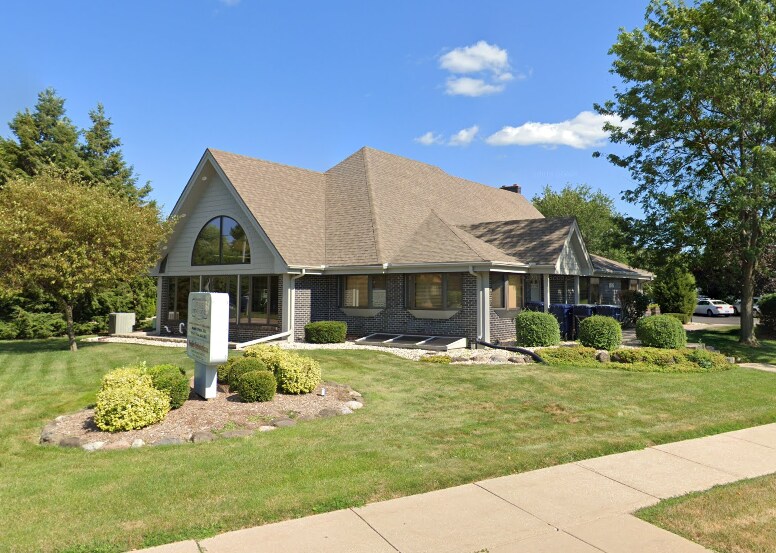 1616 N Randall Ave, Janesville, WI à louer - Photo du bâtiment - Image 1 de 1