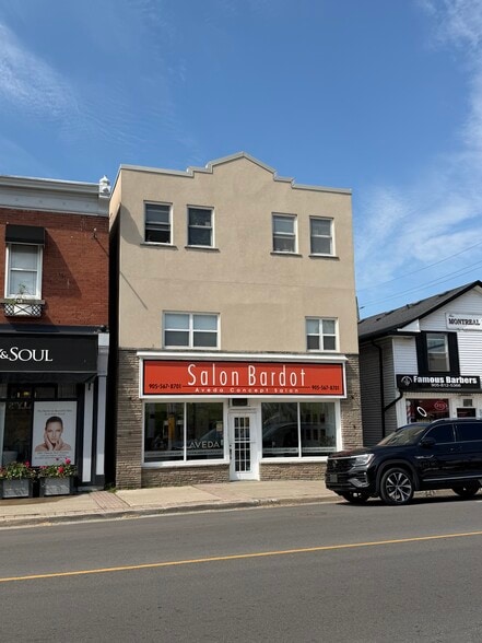 212 Queen St S, Mississauga, ON à louer - Photo du bâtiment - Image 1 de 1