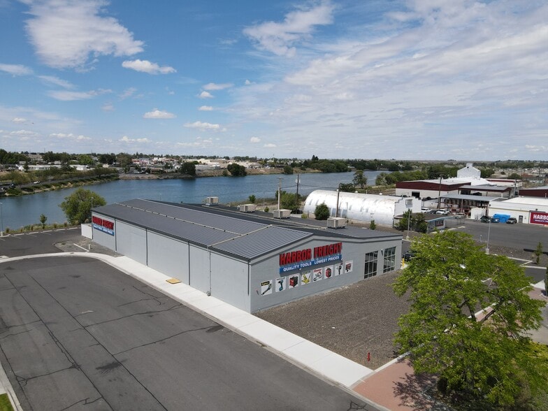 304 E Broadway, Moses Lake, WA for sale - Building Photo - Image 2 of 4