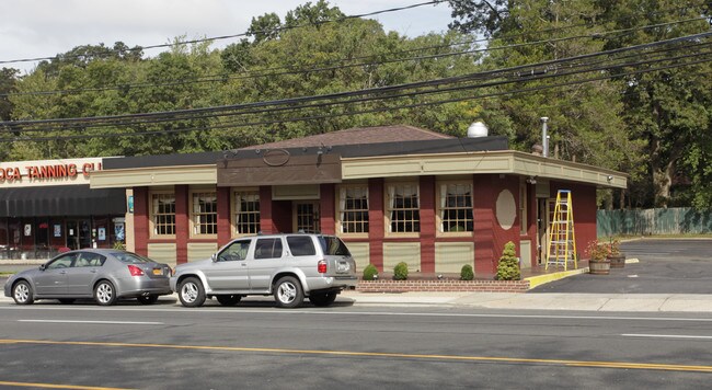 Plus de détails pour 881 E Jericho Tpke, Huntington Station, NY - Commerce de détail à louer