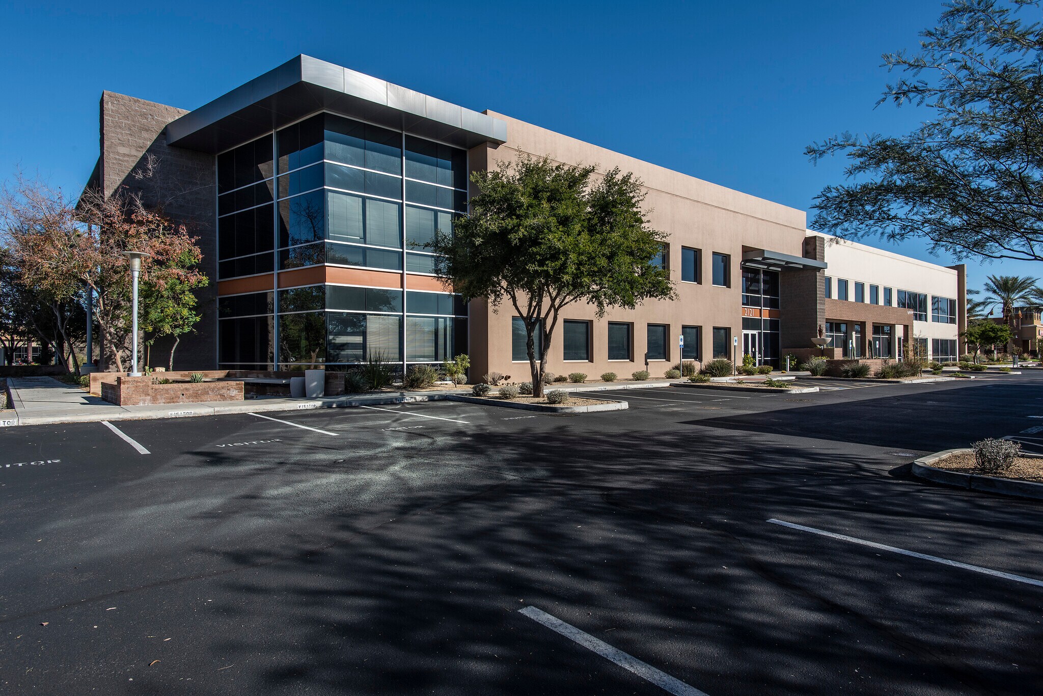 2121 W Chandler Blvd, Chandler, AZ for lease Building Photo- Image 1 of 4