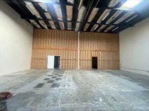 8250 Camino Santa Fe, San Diego, CA à louer Photo intérieure- Image 1 de 5